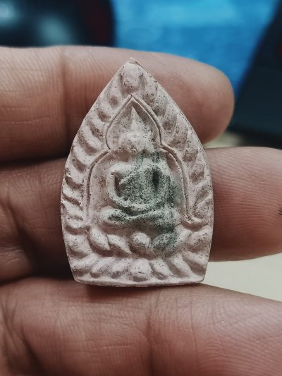 1-697 วัดใจ 50 พระผงเจ้าสัว รุ่นขุมทรัพย์เจ้าสัว วัดห้วยจรเข้ หนังสืออิสวาสุสร้าง 2556 กล่องเดิม