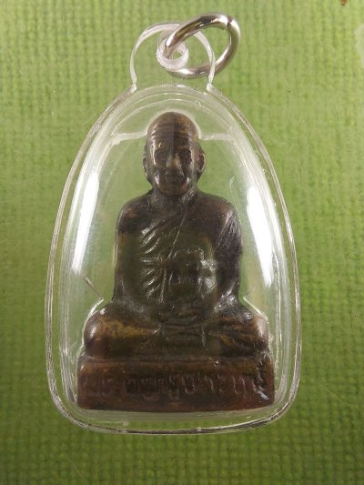 หลวงปู่เผือก รุ่นหลอมไม่ละลาย เคาะเดียว เลี่ยมพร้อมใช้