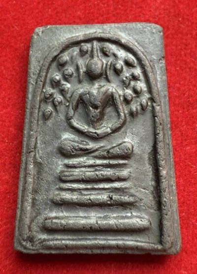 สมเด็จปรกโพธิ์พิมพ์ใหญ่ สร้างโดยเจ้าคุณเที่ยง ช่วงปี 2520 - 2529 เนื้อดินปั้นกุ่นสมเด็จโต