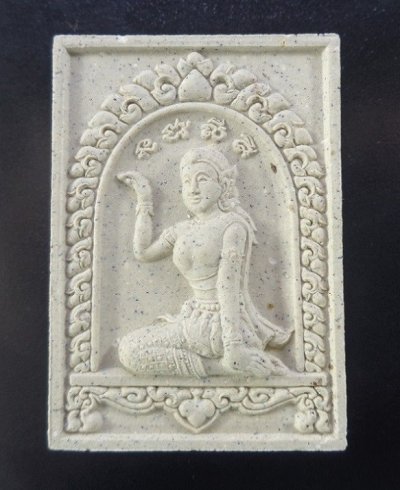 (เคาะเดียวแดง) แม่นางกวักเนื้อผงสีขาว หลวงพ่อฟู วัดบางสมัคร จ.ฉะเชิงเทรา ครบรอบ ๘๘ ปี ปี ๒๕๕๒ สวยครับ