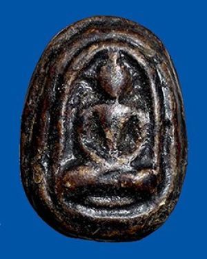 พระกรุวัดสะพานสูง หัวเรือบรื๋อ หลังโค๊ดดอกจันทร์ จุ่มรัก