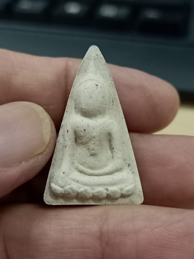 1-368 วัดใจ 50 พระนางพญาครบ 8 รอบ รุ่นมั่งมีทรัพย์ พระครูประโชติ วัดหนองหูช้าง จ.กาญจนบุรี 2558 กล่องเดิม