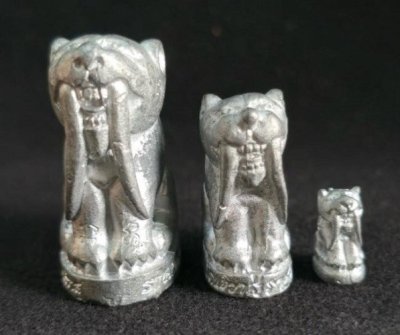 พยัคฆ์เขี้ยวดาบ หลวงพ่อสมชาย วัดปริวาสฯ ชุดกรรมการ 3 องค์ ปี ๒๕๕๑ รุ่นระลึกสร้างอุโบสถ สวยครับ