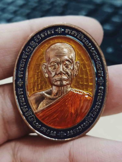 2-1535 วัดใจ 100 เหรียญจิ๊กโก๋ 9 แชะ หลวงปู่บุญมา สำนักสงฆ์เขาแก้วทอง จ.ปราจีนบุรี 2564 ทองแดงลงยา พื้น จีวร หลังไก่ ลงยาเต็มสูตร หมายเลข 66 ไม่มีกล่องเดิม กล่องใสแทน***งานสวยใหญ่หนา