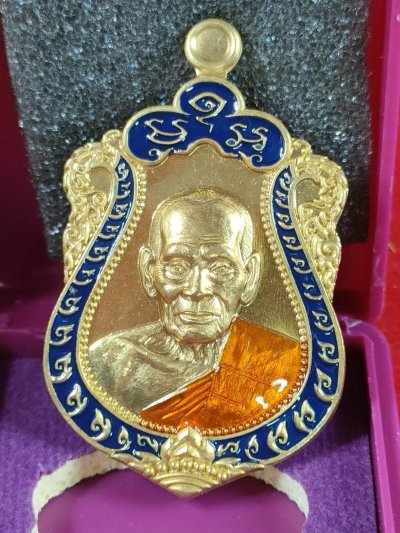 เหรียญเสมา100 ปี รวยพญาไก่ หลวงพ่อพัฒน์ วัดห้วยด้วน ปี64 เนื้อทองเหลือง ลงยาขอบ ลงยาจีวร เลข22 กล่องเดิม