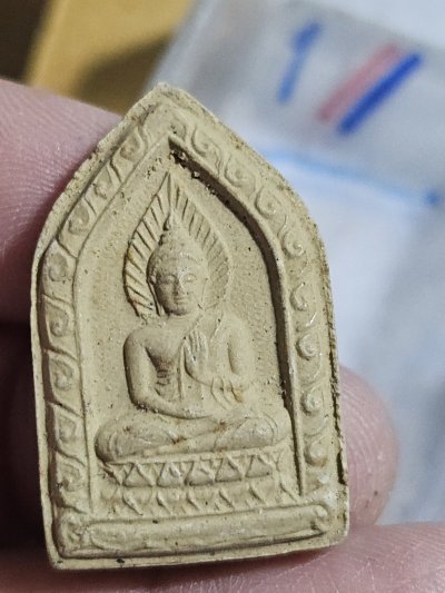 80 บาท ชัยนาท // ลพ.ดัด วัดท่าโบสถ์ พระพุทธประทานพร เนื้อผงเก่าๆ หลังยันต์ (ผงพุทธคุณ) หายากๆ