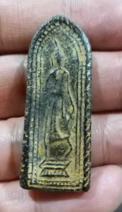 พระลีลาหนังตลุงเนื้อผงยา