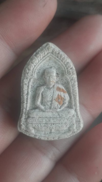 พระผง 6 รอบ หลวงพ่อเกษม สุสานไตรลักษณ์  จ.ลำปาง ปี 25226 +++ม1