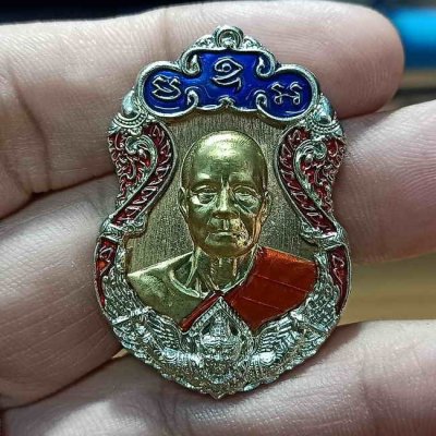 2-341 วัดใจ 100 เหรียญราชันย์พันล้าน หลวงพ่อทอง วัดบ้านไร่ จ.นครราชสีมา 2564 เนื้อทองทิพย์ซาติน ลงยาพื้น ขอบ ซุ้ม จีวร หมายเลข 32 กล่องเดิม***วาระดีเยี่ยม เป็นตำนานอีกรุ่น