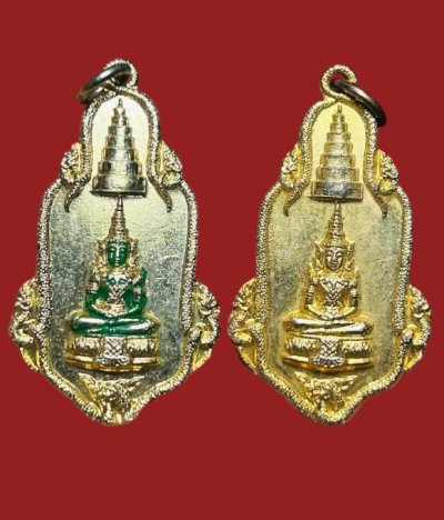 **เคาะแรก 35**เหรียญพระแก้วมรกตวัดศีลขันธาราม ปี2518+ปี2525