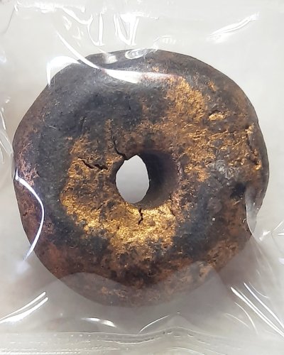 เม็ดประคำเนื้อผงพุทธคุณ ลงรัก ปิดทองเก่ามีอายุ