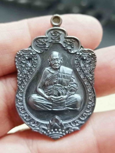 2-2044 วัดใจ 100 เหรียญเสมา 72 ปี พ่อท่านผ่อง วัดแจ้ง อ.เมือง จ.พัทลุง 2567 ทองแดงรมดำ แจกทาน หมายเลข 308 กล่องเดิม