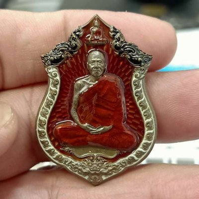 2-589 วัดใจ 100 เหรียญเศรษฐีพันล้าน หลวงพ่อทอง วัดบ้านไร่ จ.นครราชสีมา ปี 2564 เนื้อชนวน 108 ลงยา 3 สี หมายเลข 1705 เหรียญ กล่องเดิม