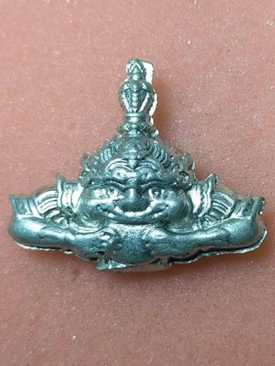 พระราหู เงินล้าน รุ่น 1 เนื้อชินตะกั่ว สูง 2.5 CM.