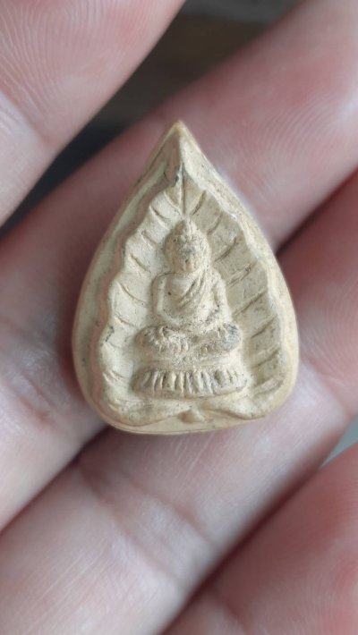 พระผงกลีบบัว โพธิยา หลวงปู่แหวน ปลุกเสก ปี 2519+++ม1