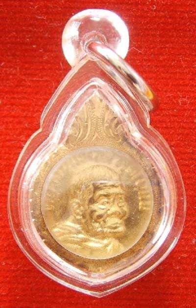 3500.-หลวงปู่แหวน พิมพ์เล็ก (เลี่ยมทองเดิมชำรุด)