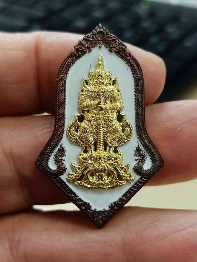 ✅2-1849 วัดใจ 100 เหรียญจำปีท้าวเวสสุวรรณ เศรษฐีราชาทรัพย์ วัดถ้ำเขาชะอางค์ กาญจนบุรี 2568 ทองแดงมันปู ลงยาขาว หน้ากากชุบทอง หมายเลข 8 สร้าง 9 กล่องเดิม