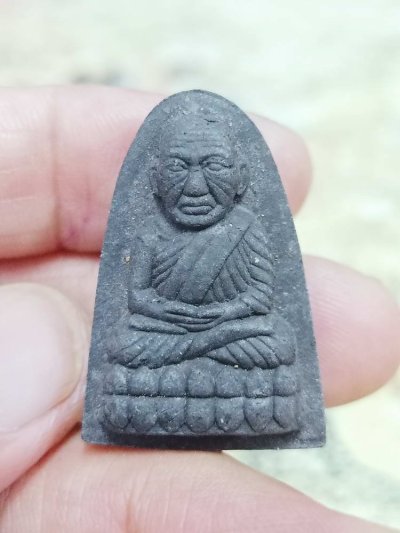 ✅2-2121 วัดใจ 50 พระผงหลวงพ่อทวด รุ่นอุดมทรัพย์ วัดช้างให้ จ.ปัตตานี 2549 เนื้อดำใบลาน กล่องเดิม