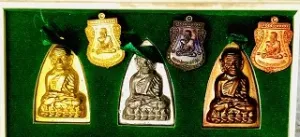 พระชุดหลวงปู่ทวด๑๐๐ปี รุ่นสร้างศาลาปฏิบัติธรรมวัดช้างให้ (วัดดอยเทพนินิตสร้าง) ในกล่องใหญ่ขนาด5x2.5นิ้ว