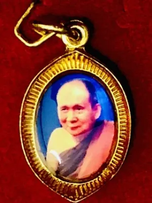 เหรียญล็อกเก๊ต ๑๐๐ปี สมเด็จพระญาณสังวร พระสังฆราช วัดบวรนิเวศวิหาร  ในกล่องเดิม