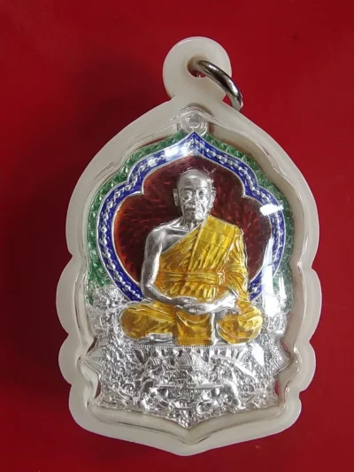 3500.-เหรียญนั่งพานสร้างบารมี พระมหาสุรศักดิ์ วัดประดู่ฯ จ.สมุทรสงคราม ปี2564 เนื้อเงินลงยาพร้แมเลี่ยม