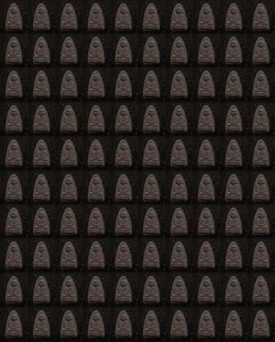 !!!100 องค์!!! พระหลวงพ่อทวด พิมพ์เตารีด ข้างลายเซ็นต์ หลังยันต์เกราะเพชร ปี 2553 จำนวนการจัดสร้าง 19,999 องค์ (ไม่มีกล่อง)