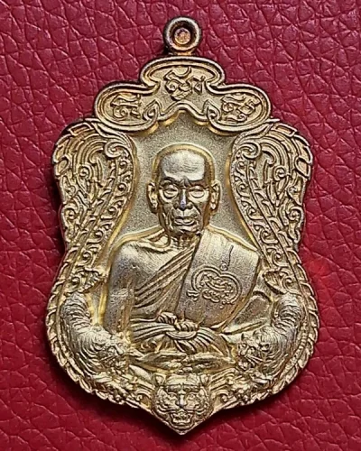 เหรียญหลวงพ่อพัฒน์ วัดห้วยด้วน จ.นครสวรรค์ รุ่น พยัคฆ์อโยธยา เนื้อชุบทองโบราณ เลข 365 พร้อมกล่อง