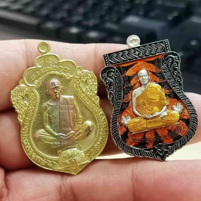 ✅2-2251(2-121) วัดใจ 100 ยกคู่ หลวงพ่อทอง วัดบ้านไร่ จ.นครราชสีมา เหรียญเลื่อนสมณศักดิ์ 6 รอบ 2565 อปก.ลงยา 94 กล่องเดิม +เหรียญเสือ 4 ปี 2565 ทท.หน้ากากรุ้ง 407 กล่องเดิม