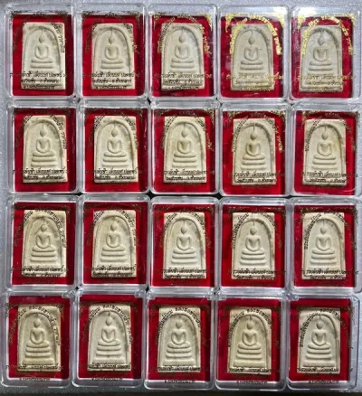 !!!! ยกลัง 100 องค์ !!!! สมเด็จ รวยล้นฟ้า เลื่อนยศ ปลดหนี้" เป็นชื่อรุ่นวัตถุมงคล พระสมเด็จหลังพ่อท่านคล้ายวาจาสิทธิ์ รุ่นรวยล้นฟ้าเลื่อนยศปลดหนี้ ๖๕ จาก วัดสวนขัน ที่ผ่านพิธีปลุกเสกโดยเกจิอาจารย์หลายท่าน เพื่อความเป็นสิริมงคลด้านความร่ำรวย เลื่อนยศ