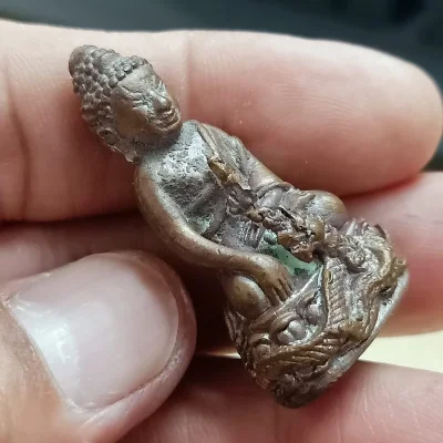 ✅2-2335 วัดใจ 100 พระกริ่งนาคเกี้ยว ปภัสสโร รุ่นแรก สร้างเจดีย์สัตตะนาโค พระอาจารย์ชาตรี ปภัสสโร วัดป่าโสภณธรรมาราม อ.วานรนิวาส จ.สกลนคร 2561 ชนวนมวลสาร คราบเบ้า หมายเลข 1129 กล่องเดิม