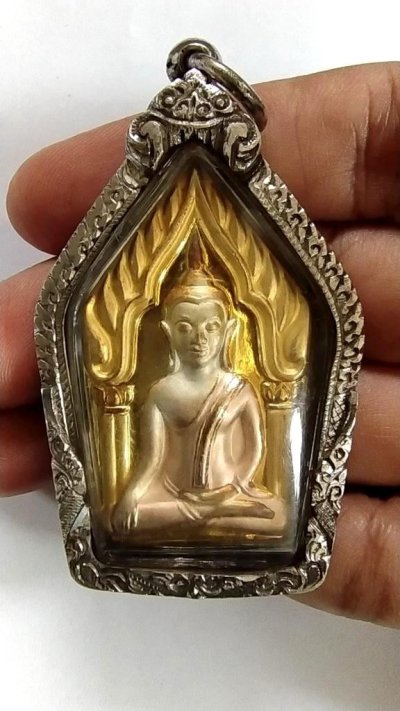 2300.-ขุนแผนกุมารสมบัติ หลวงพ่อพูล วัดไผ่ล้อม จ.นคปฐม ปี2548 เนื้อสามกษัตริย์ เลี่ยมกรอบเงิน