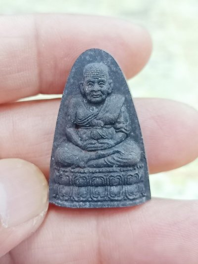 ✅1-1550 วัดใจ 50 พระผงเตารีด หลวงพ่อทวด ดวงตาทิพย์ วัดโคกสมาน หาดใหญ่ จ.สงขลา เนื้อแร่เหล็กน้ำพี้ นิล ดินกากยายักษ์ กล่องเดิม