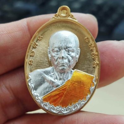✅2-2244 วัดใจ 100 เหรียญเมตตามหาเสน่ห์ หลวงพ่อเสน่ห์ กตปุญโญ วัดพันสี จ.อุทัยธานี 2565 สัตตะ หน้ากากชุบเงิน จีวร หมายเลข 56 กล่องเดิม