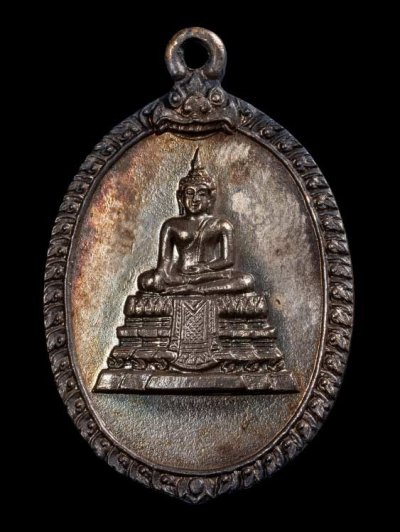 8500.-เหรียญวัดไร่ขิงปี18 เนื้อเงิน จ.นครปฐม +กรอบเงิน องค์ที่2