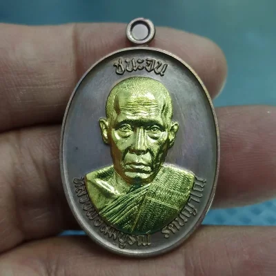 ✅2-2446 วัดใจ 100 เหรียญชนะจน รุ่นแรก หลวงพ่อสมบูรณ์ รตนญาโณ วัดหงส์รัตนารามราชวรวิหาร จ.กรุงเทพ 2568 ทองแดงผิวรุ้ง หน้ากากทองระฆัง หมายเลข 114 กล่องเดิม