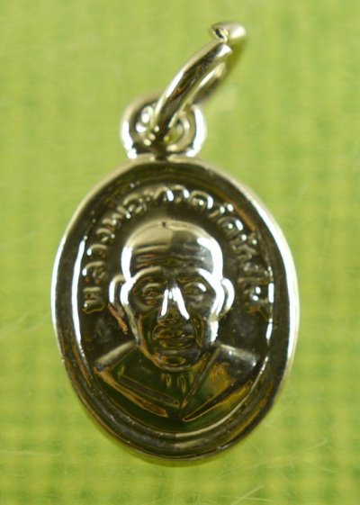 เม็ดแตง หลวงปุ่ทวด วัดช้างไห้ ปี 55