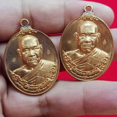 ✅2-2174(2-58) วัดใจ 150 ยกคู่ เหรียญห่วงเชื่อม สร้างบารมี หลวงพ่อสุนทร วัดบ้านมะเกลือ จ.นครสวรรค์ 2565 ทด.2689+ทด.2848 กล่องเดิม