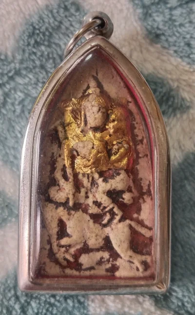 พระขุนแผนอุ้มนางขี่ม้าออกศึก (หรือพิมพ์ขี่ม้าอุ้มนาง)