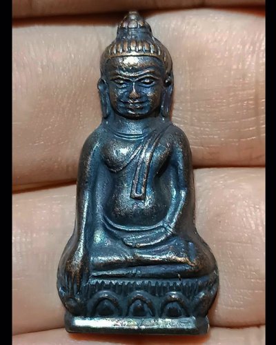 2.พระหูยาน หลังจปร. (รุ่นปืนแตก) วัดราชบพิธ พ.ศ. 2513 ในหลวงเสด็จเททอง เกจิ 108 ปลุกเสกพิธีใหญ่