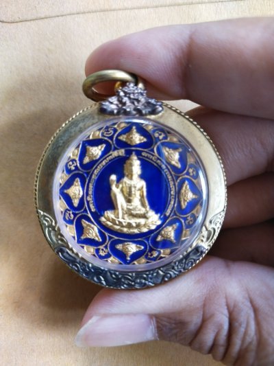 500.-จตุคามรามเทพ เนื้อกะไหล่ทองลงยาน้ำเงิน รุ่นหลักเมืองมหามงคล วัดหน้าพระบรมธาตุ จ.นครศรีธรรมราช ปี2550 พร้อมตลับ