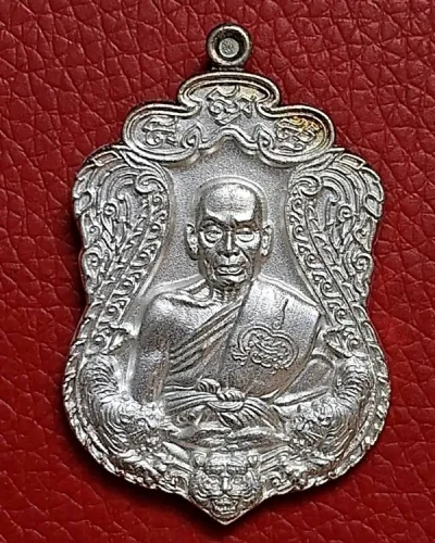 เหรียญหลวงพ่อพัฒน์ วัดห้วยด้วน จ.นครสวรรค์ รุ่น พยัคฆ์อโยธยา เนื้อชุบเงินโบราณ เลข 161 พร้อมกล่อง