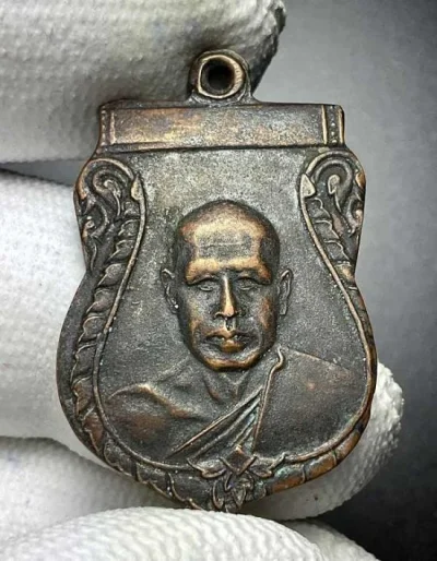2000.-เหรียญเสมาหลวงพ่อเงิน วัดดอนยายหอม จ.นครปฐม ปี2500(วัดดอนคาสร้าง)  องค์ที่ 3