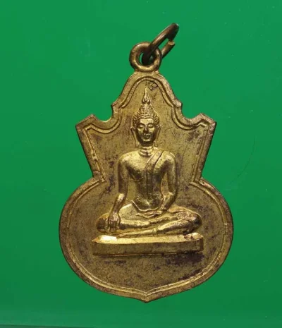 90.- เหรียญพระพุทธ วัดหนองกรวด จังหวัดตราด  พ.ศ. 2517 กะไหล่ทอง
