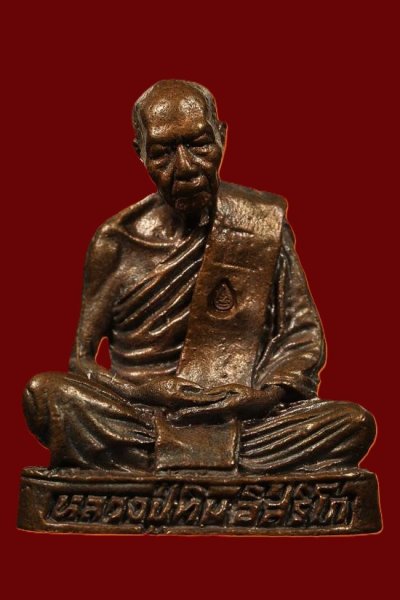 1000.-รูปหล่อเหมือนหลวงปู่ทิม 116ปี รุ่นโสฬสมหาปราชญ์ ปี37 อุดผงพรายกุมาร+ตลับเงินผสม องค์ที่ 2