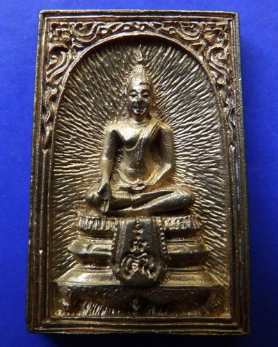 24.สมเด็จประทานพร หลังรูปเหมือนหลวงพ่อแพ วัดพิกุลทอง พ.ศ. 2534 เนื้อทองผสม พร้อมกล่องเดิม