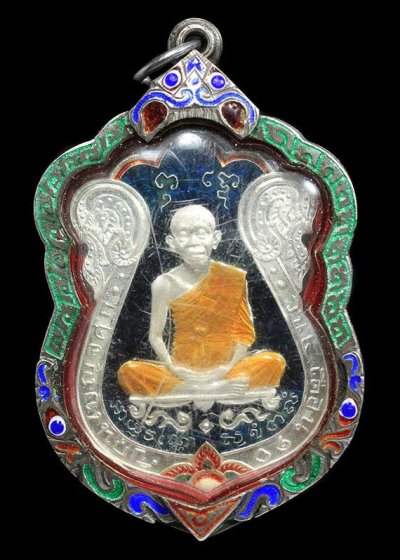 2800-เหรียญเสมาหลวงพ่อคูณ วัดบ้านไร่ ปี2557 เนื้อเงินลงยาสี เลี่ยมกรอบเงินลงยาสั่งทำ