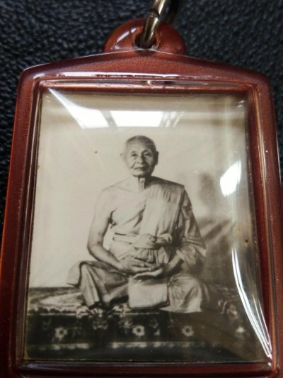 2500.-รูปถ่ายหลวงปู่เพิ่ม วัดกลางบางแก้ว จารดินสอ+มีเม็ดยา (เวปไม่รับครวจสอบ) องค์ที่ 2