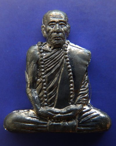 1.รูปเหมือนตัดชิดเนื้อตะกั่ว หลวงปู่คำบุ วัดกุดชมภู ตอกโค้ด พร้อมซอง+ใบแนบเดิม