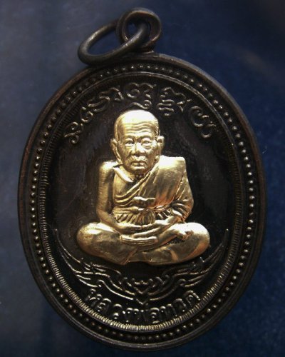 กรรมการ !!! เลข 149...เหรียญหลวงปู่ทวด หลังพ่อท่านเขียว วัดห้วยเงาะ รุ่นกิตติคุโณ 82 เนื้อทองแดงรมดำหน้า-หลังอัลปาก้า โค้ด-เลข พร้อมกล่องเดิม พ.ศ. 2553 สร้างแจกกรรมการ 999 องค์