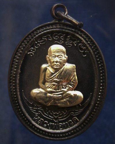 กรรมการ !!! เลข 153...เหรียญหลวงปู่ทวด หลังพ่อท่านเขียว วัดห้วยเงาะ รุ่นกิตติคุโณ 82 เนื้อทองแดงรมดำหน้า-หลังอัลปาก้า โค้ด-เลข พร้อมกล่องเดิม พ.ศ. 2553 สร้างแจกกรรมการ 999 องค์